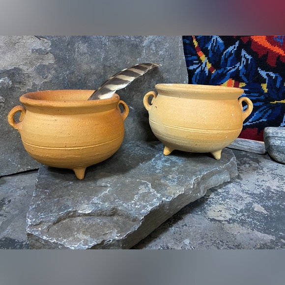 Authentic Handmade Earthenware Cauldron Pots - Picture 4 of 11